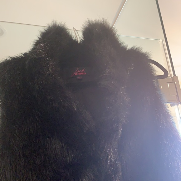 BLACK FAUX FUR VEST - Picture 2 of 3